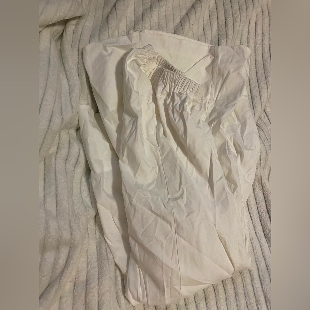Cotton Poplin Midi Skirt in White
HELSA - Picture 2 of 4